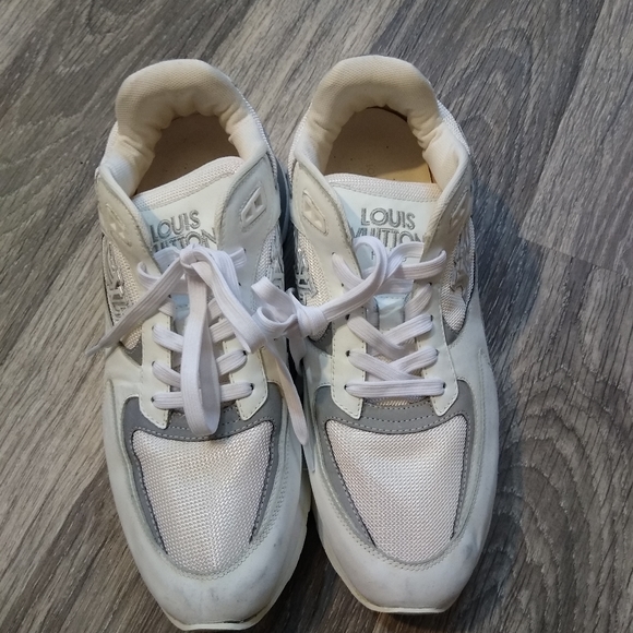 Louis Vuitton sneakers men's size 12 - Picture 5 of 6